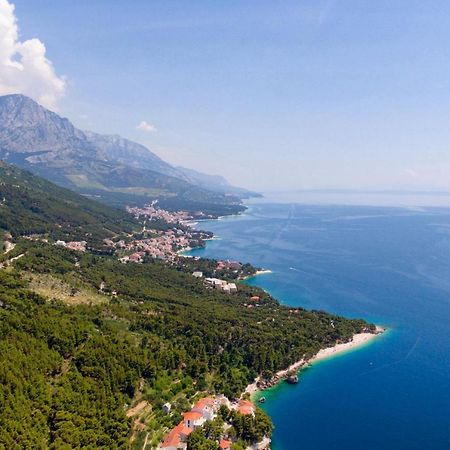 Apartments By The Sea Brela, Makarska - 16950 Екстер'єр фото